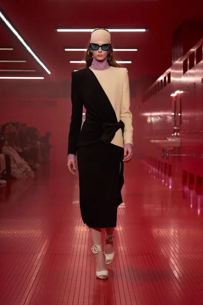 Look 19